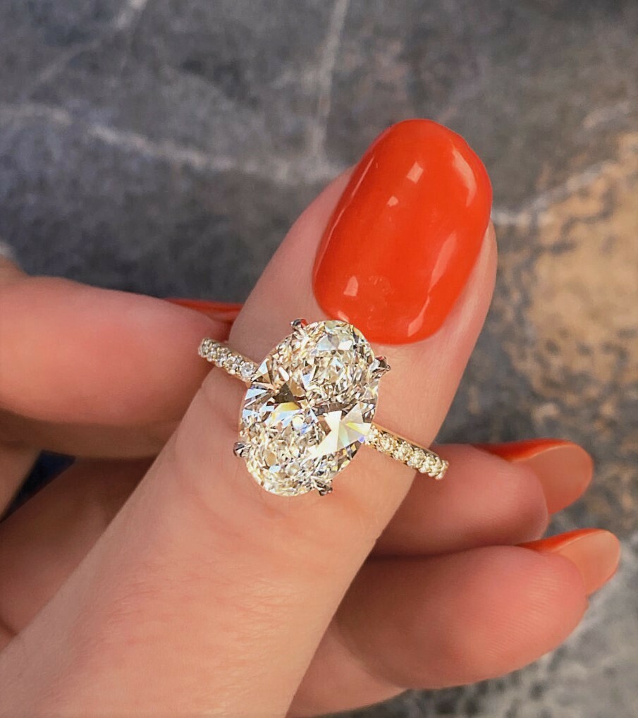 Kourtney Kardashian platinum ring